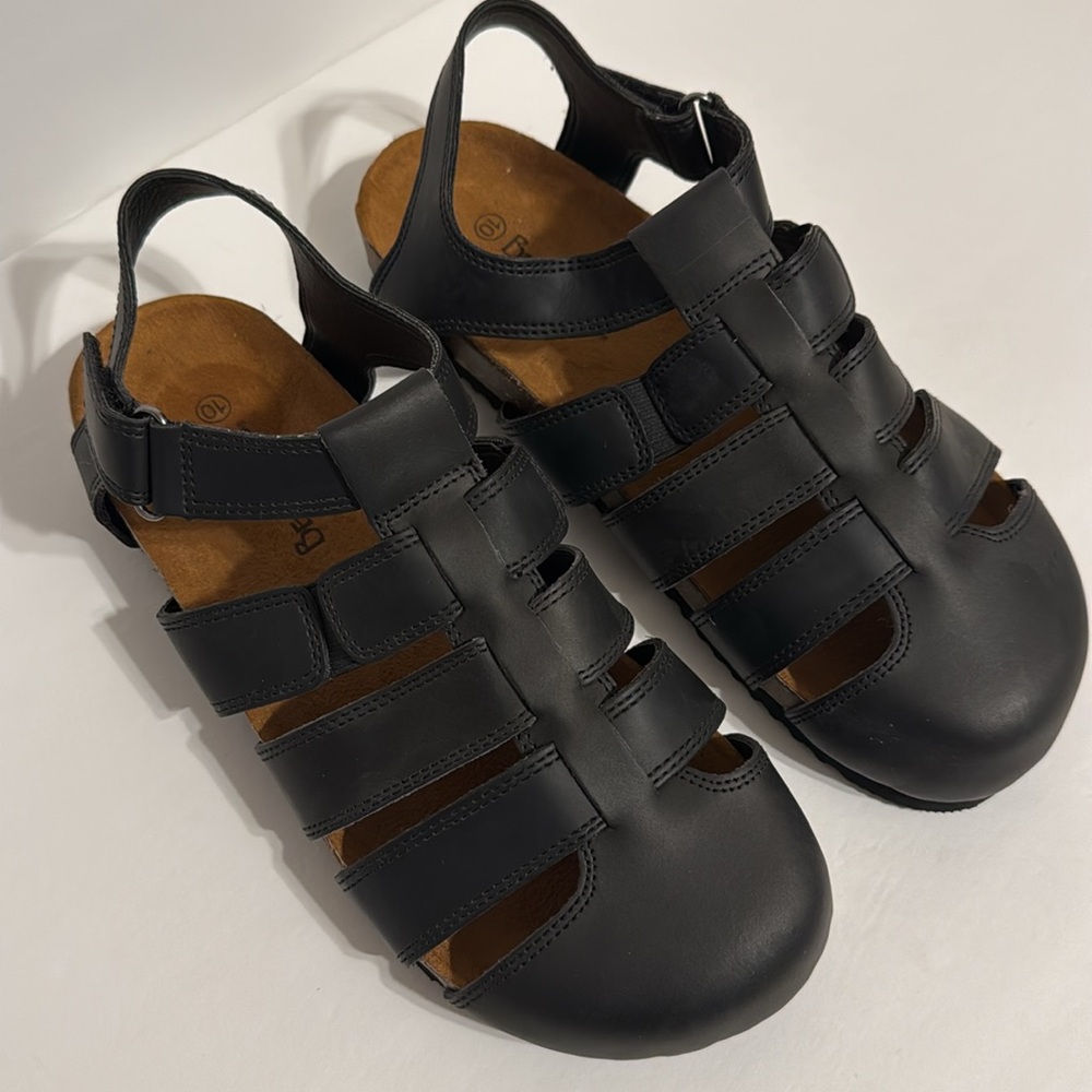 NWOT Bearpaw Cade Sandals